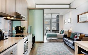 Backup-Powered Stylish Central Apartment Near Table Mountain